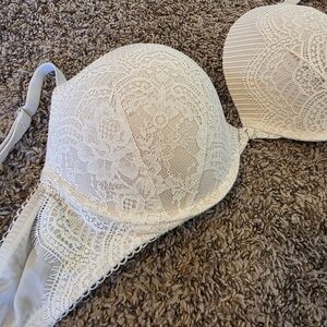 Victoria's Secret Ivory Lace Bra